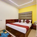 Hotel Vivek Deluxe In City Centre - Near New Delhi Railway Station
