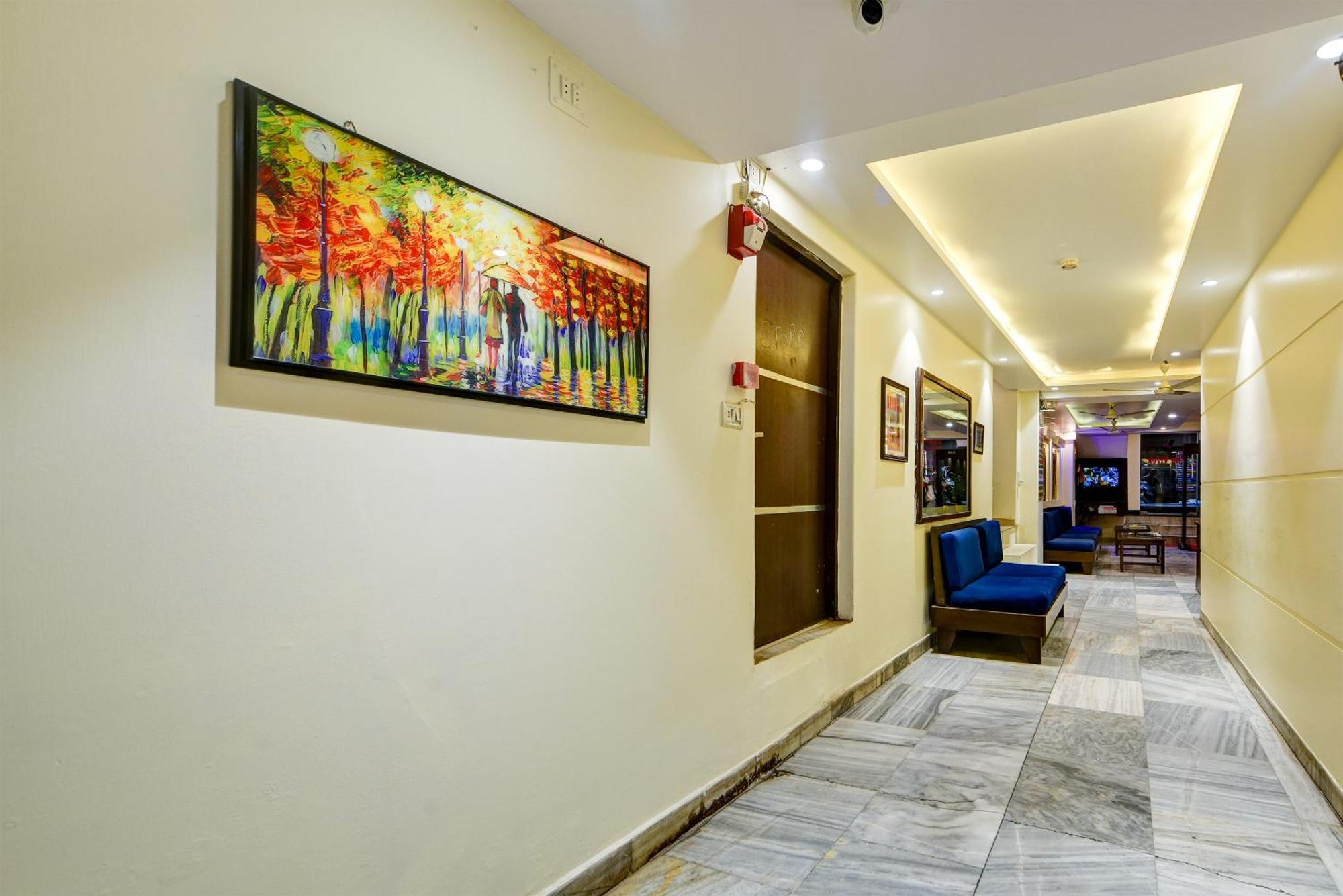 Vivek Deluxe In Centre - Near Railway Station 3*