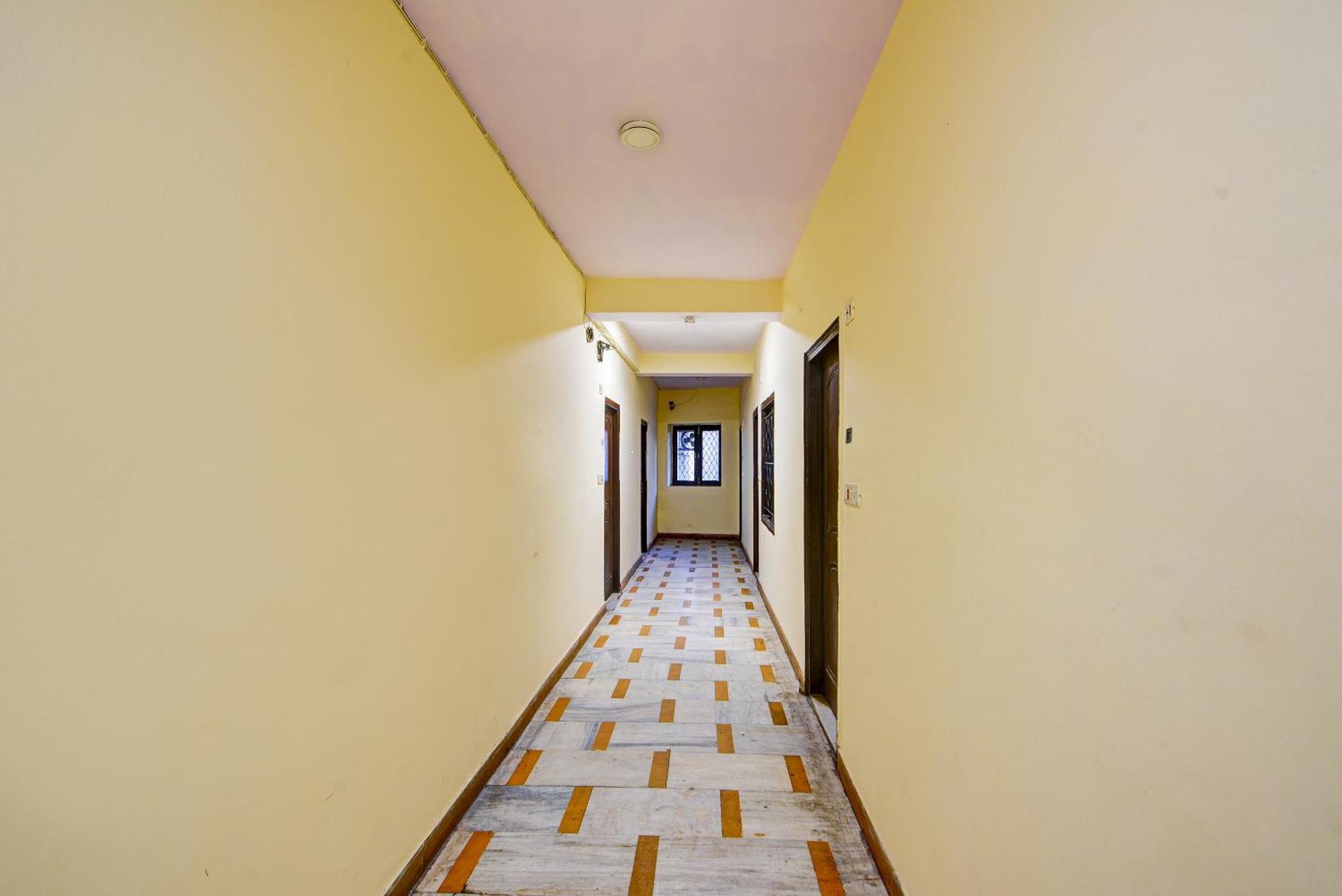 Vivek Deluxe In Centre - Near Railway Station Hotel 3*
