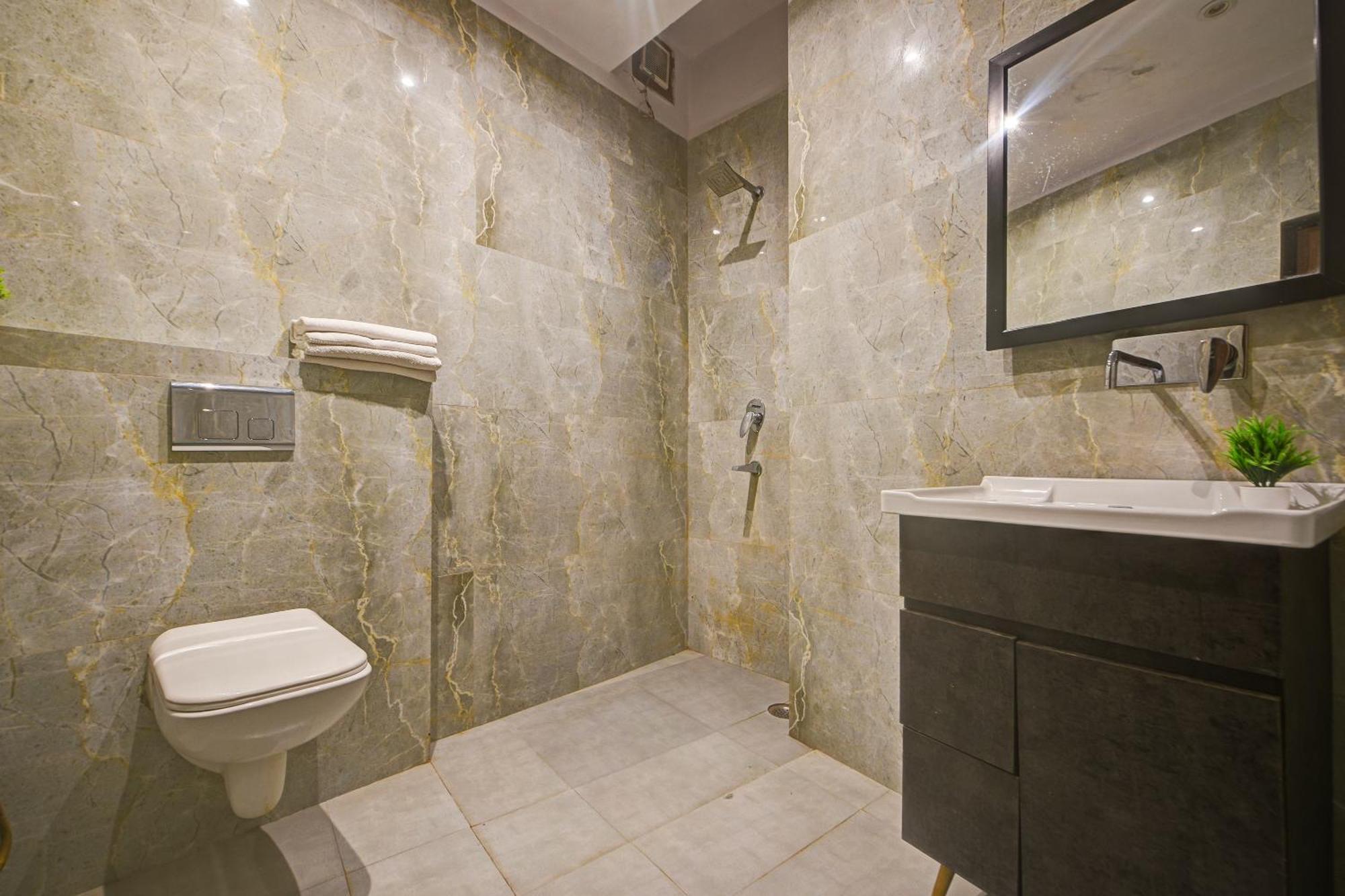 Vivek Deluxe In Centre - Near Railway Station New Delhi