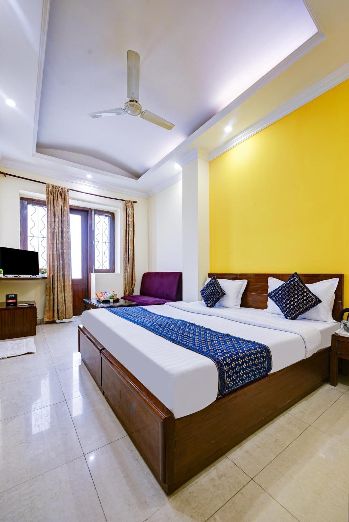 Vivek Deluxe In Centre - Near Railway Station