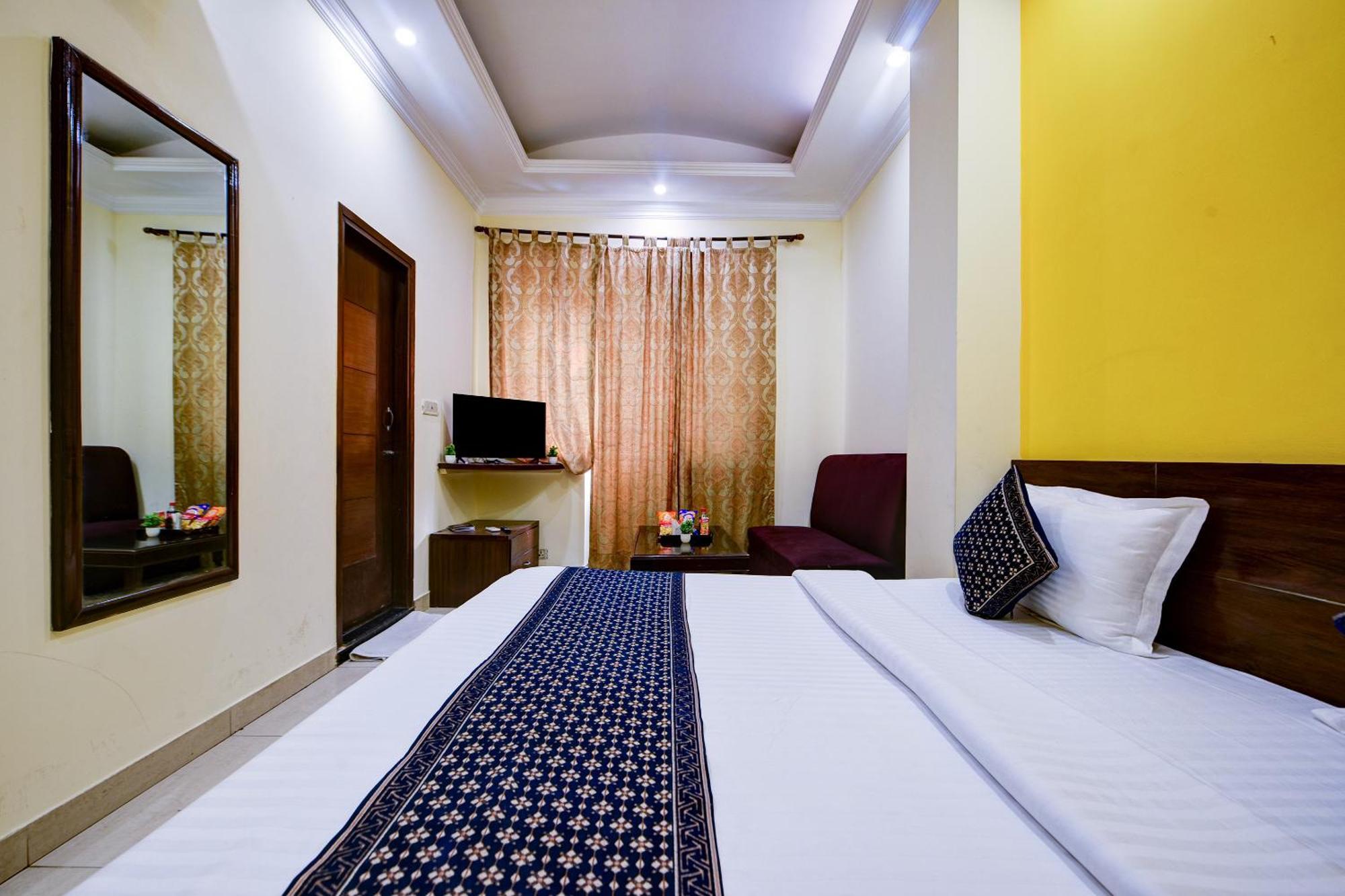 Hotel Vivek Deluxe In Centre - Near Railway Station 3*