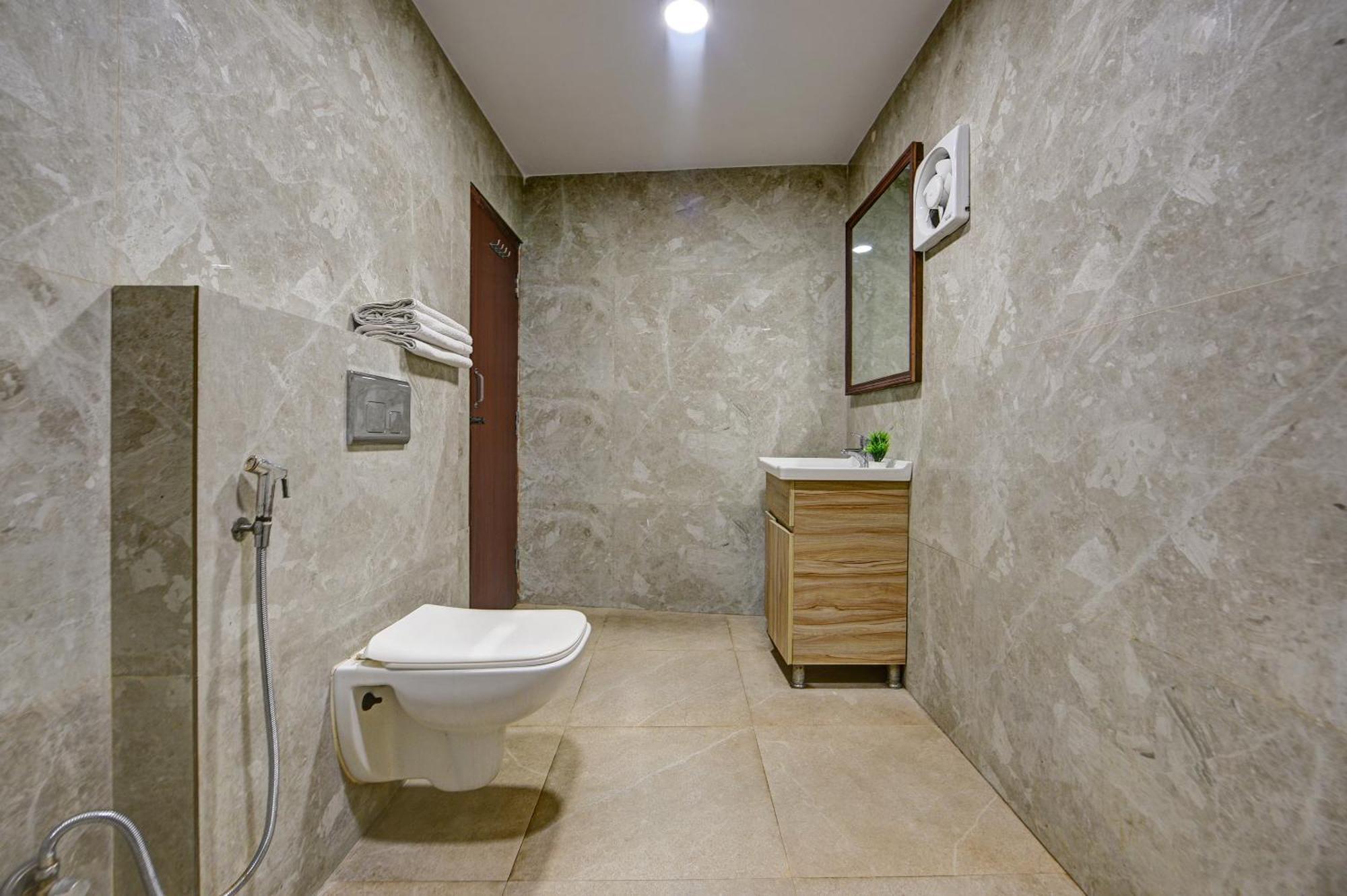 Vivek Deluxe In Centre - Near Railway Station