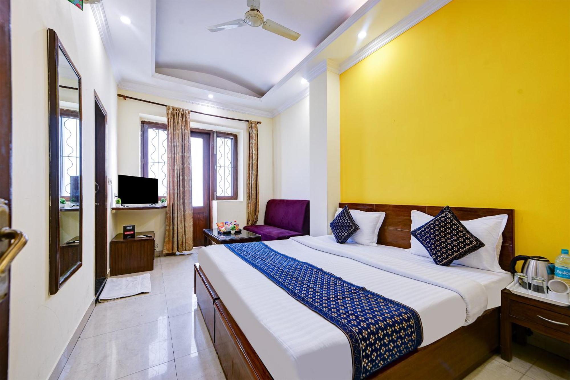 Vivek Deluxe In Centre - Near Railway Station 3*
