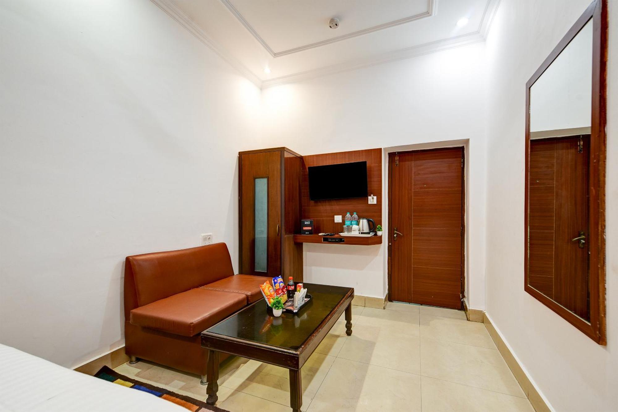 Vivek Deluxe In Centre - Near Railway Station New Delhi