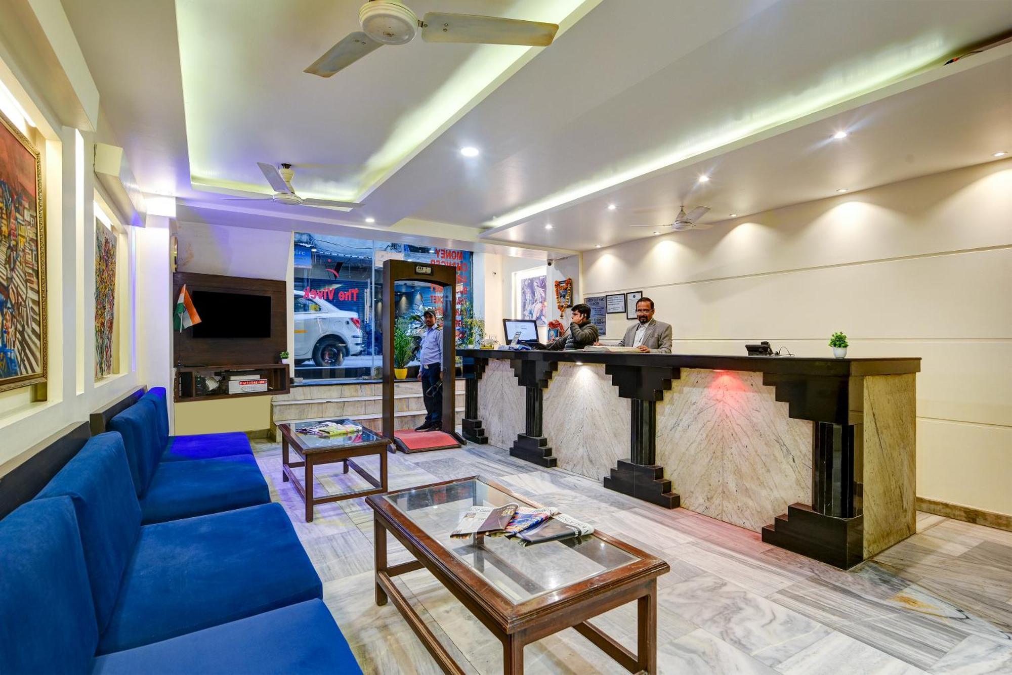 Hotel Vivek Deluxe In Centre - Near Railway Station