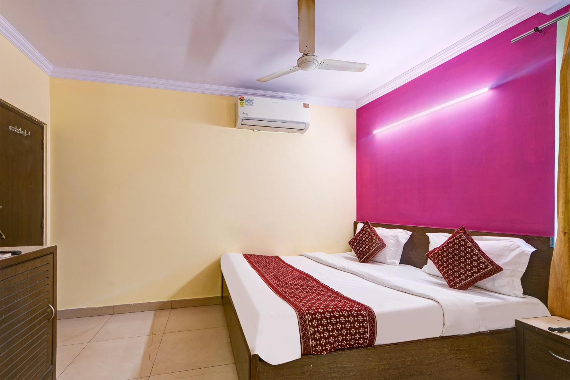 Vivek Deluxe In Centre - Near Railway Station 3* New Delhi
