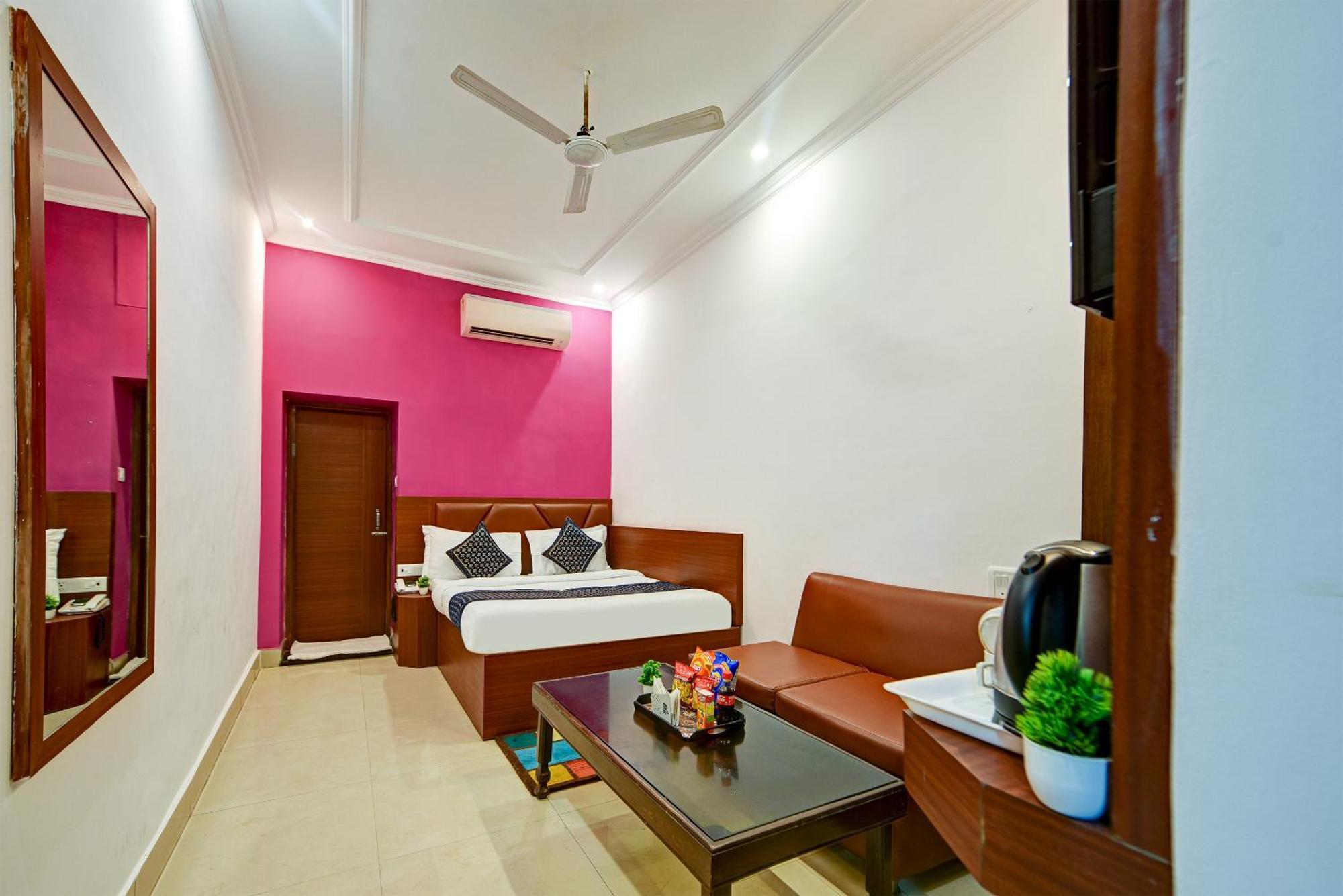 Vivek Deluxe In Centre - Near Railway Station