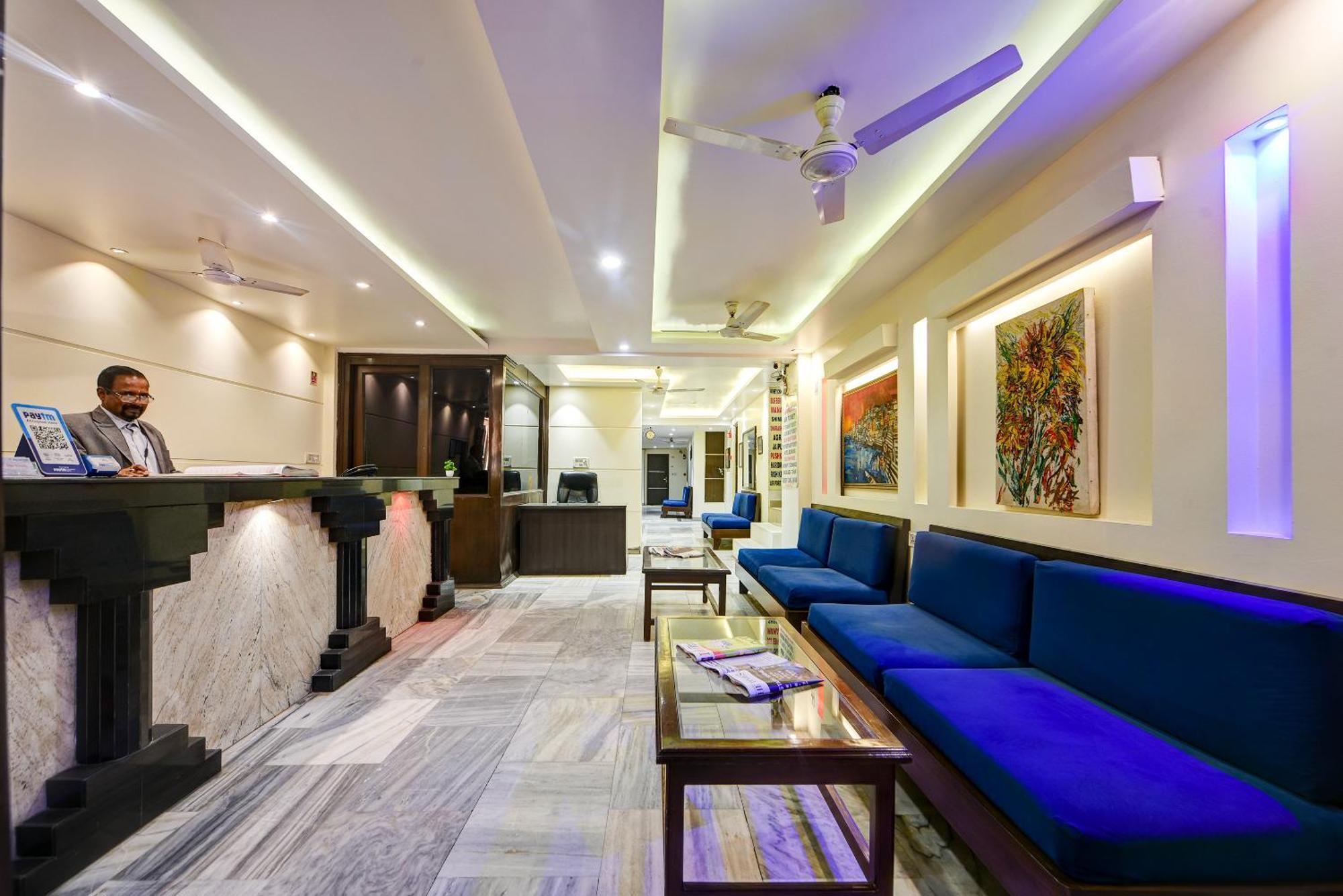 Hotel Vivek Deluxe In Centre - Near Railway Station